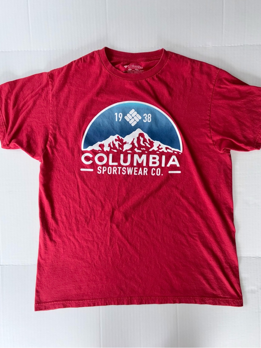 Columbia Sportswear Men’s Short Sleeve Red T-Shirt Mountain Graphic Size Large